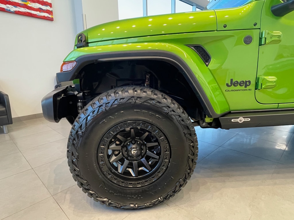 New 2025 Jeep Gladiator SPORT S 4X4 Pickup