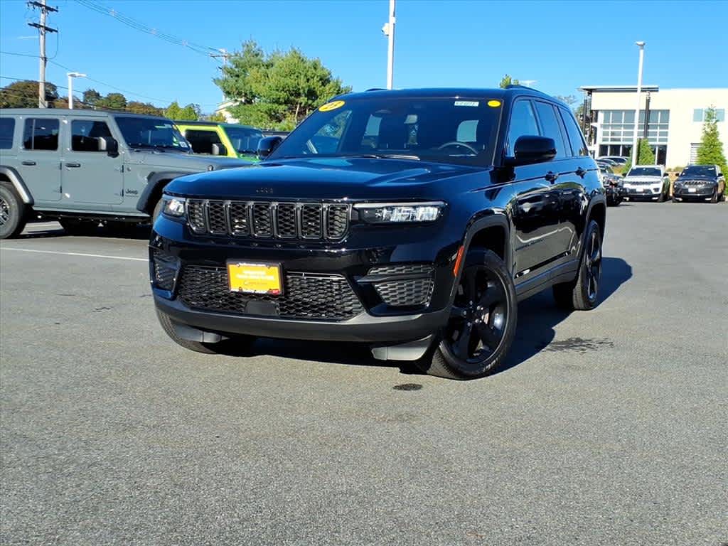 2023 Jeep Grand Cherokee Altitude photo 2