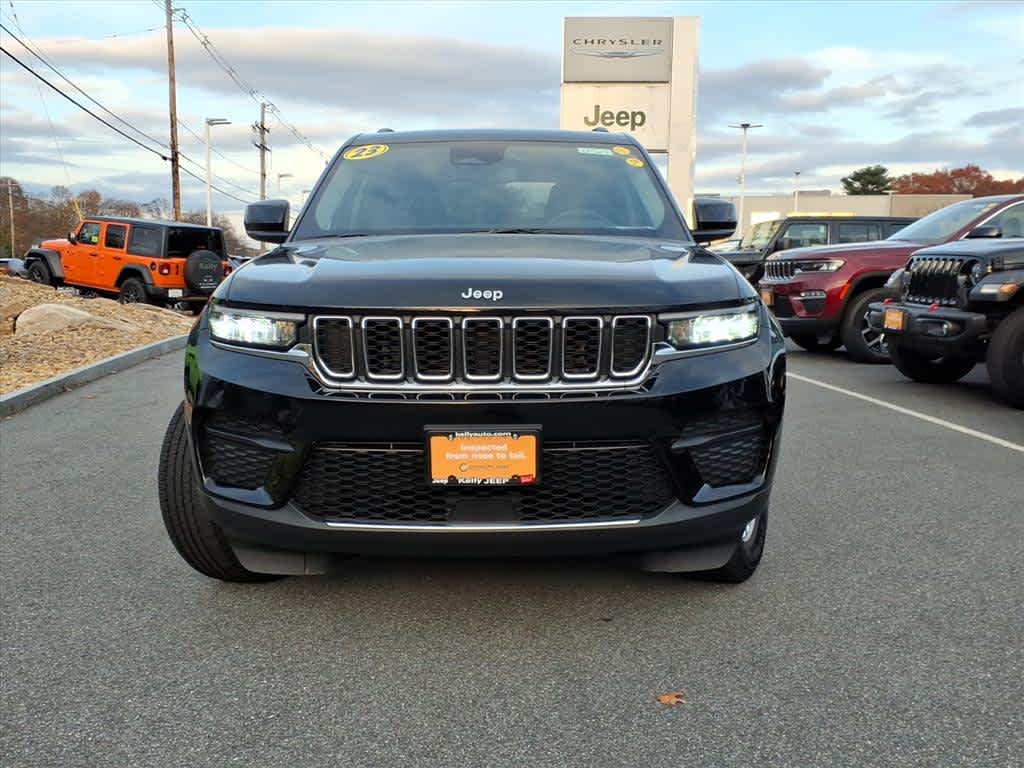 2023 Jeep Grand Cherokee Laredo photo 3