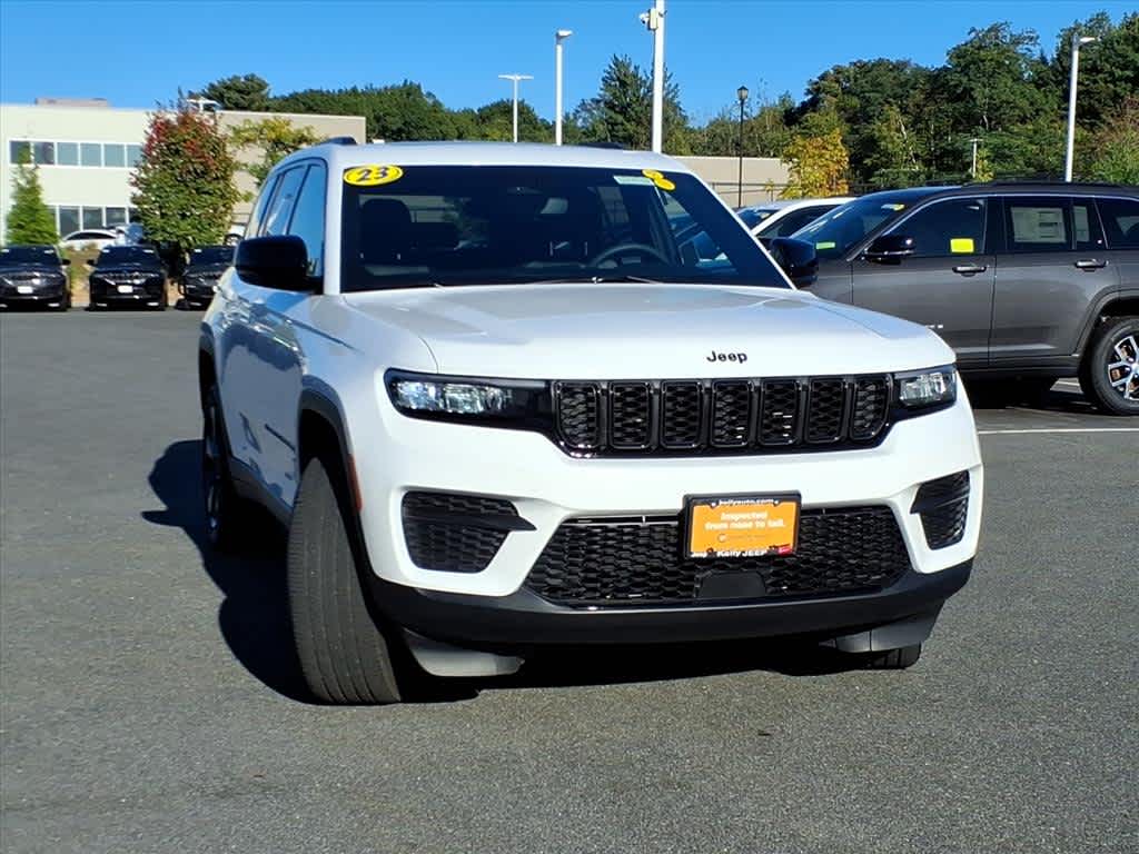 2023 Jeep Grand Cherokee Laredo Altitude photo 4
