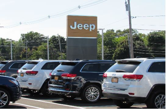 Pre-Owned Jeep Vehicles Outside of Kelly Jeep Chrysler in Lynnfield, MA