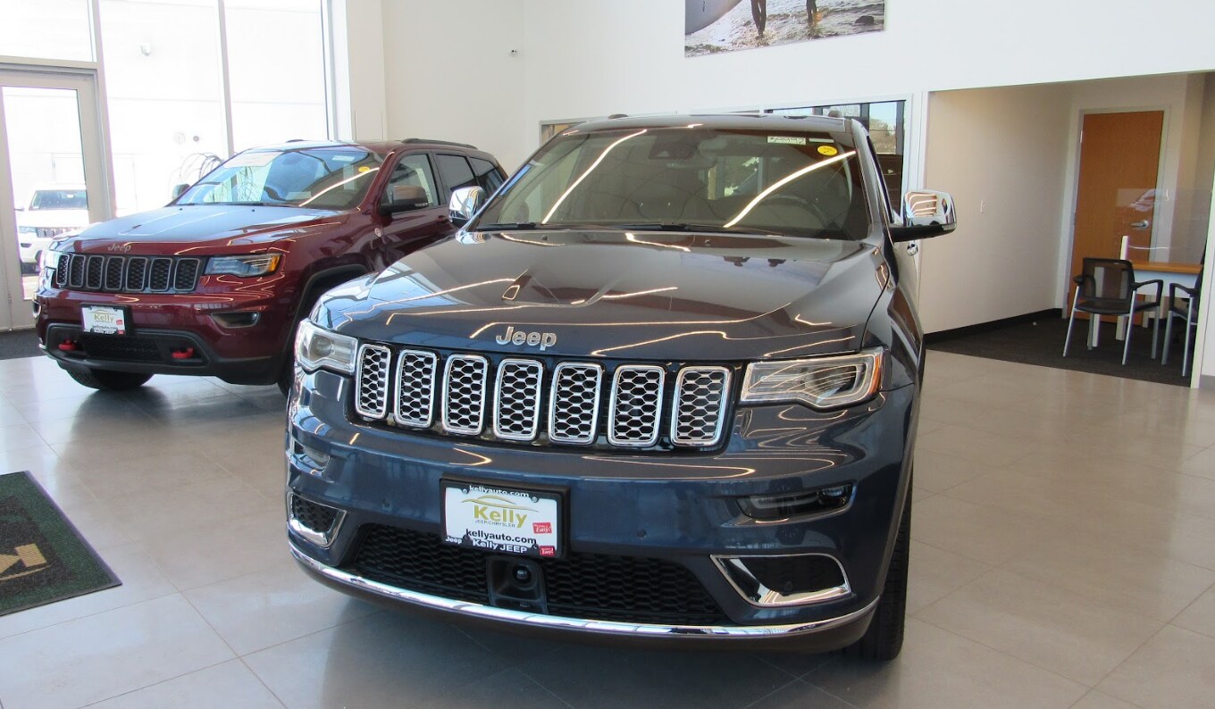 Jeep Grand Cherokee at Kelly Jeep.PNG