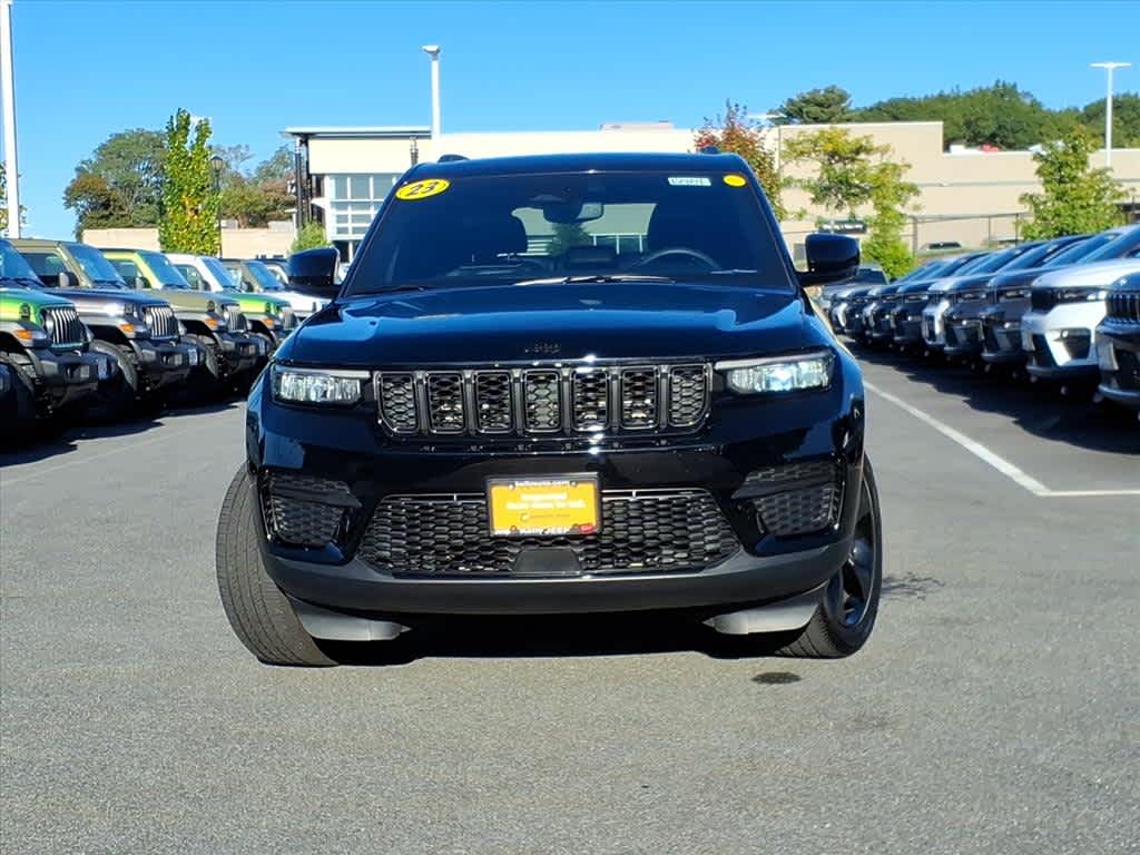 2023 Jeep Grand Cherokee Altitude photo 3