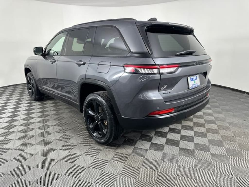 Used 2023 Jeep Grand Cherokee Altitude SUV