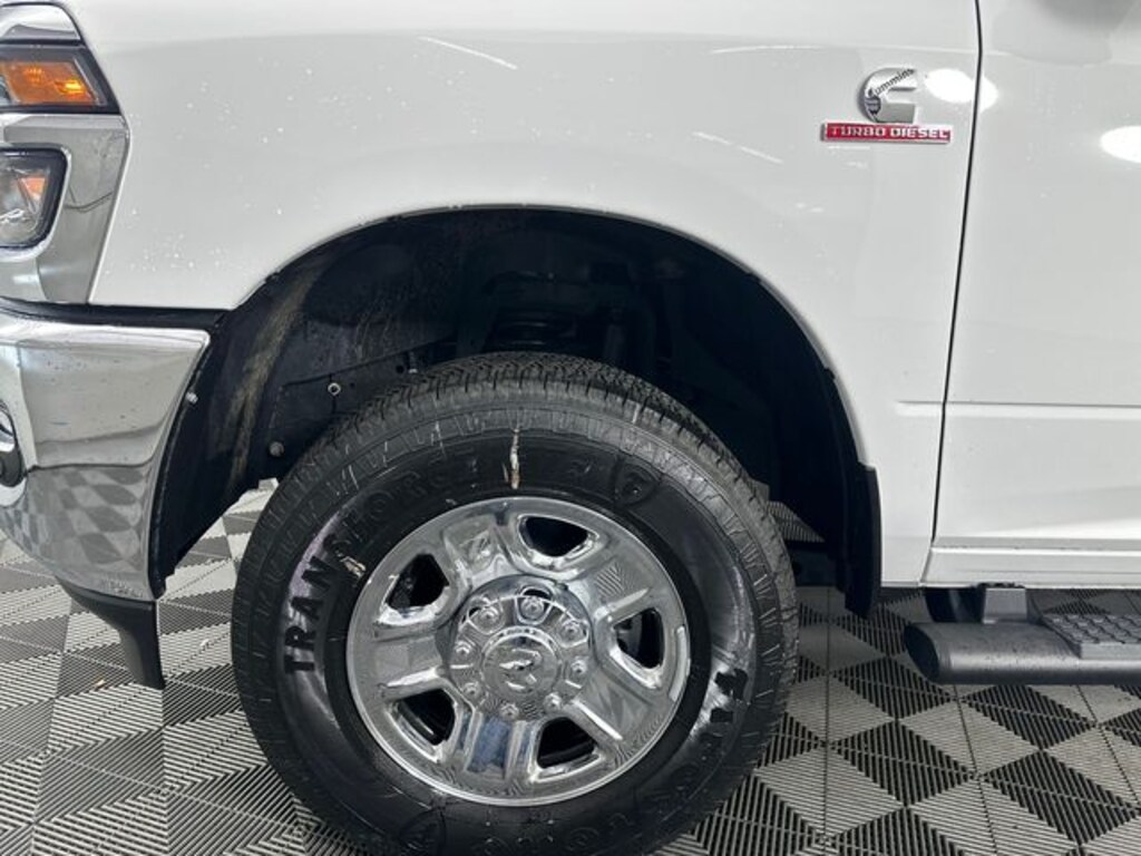 New 2026 Ram 3500 TRADESMAN CREW CAB 4X4 6'4 BOX Pickup