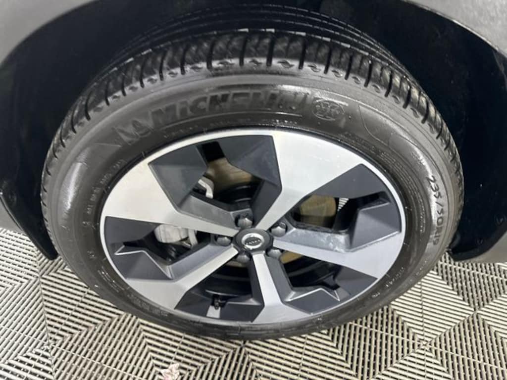 Used 2025 Volvo XC40 B5 Plus Dark Theme SUV