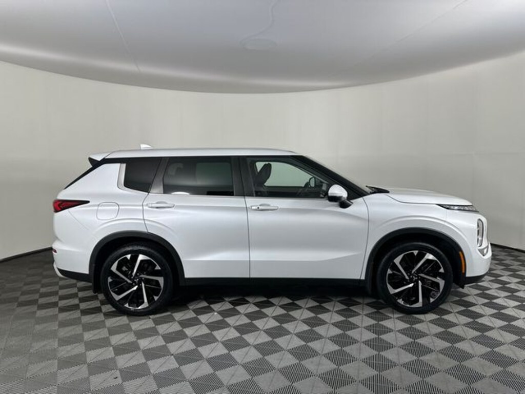 Used 2023 Mitsubishi Outlander SE SUV