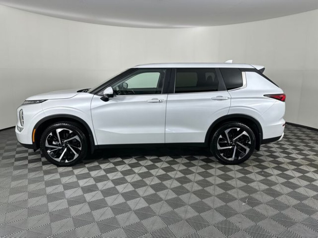 Used 2023 Mitsubishi Outlander SE SUV