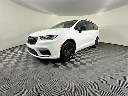 2026 Chrysler Pacifica LIMITED AWD Passenger Van