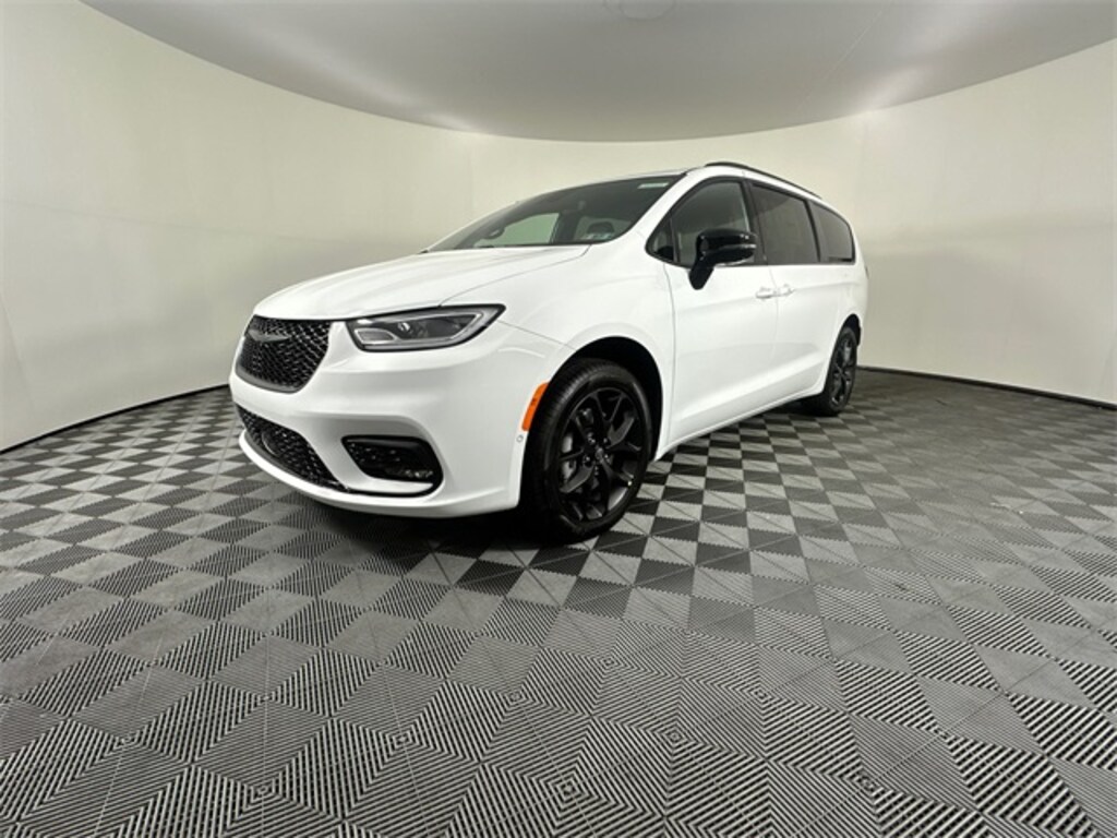 New 2026 Chrysler Pacifica LIMITED AWD Passenger Van