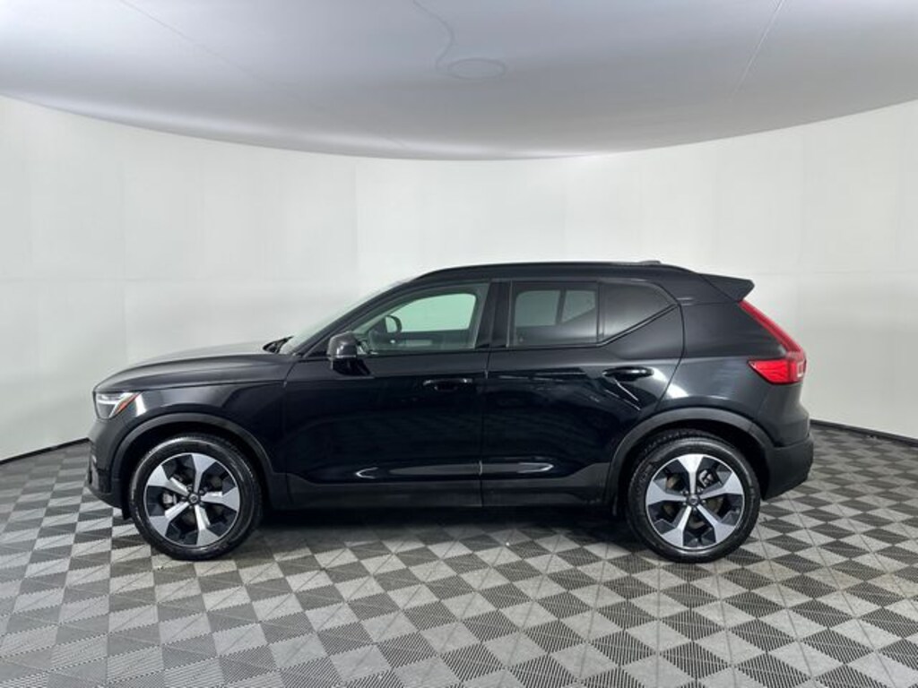 Used 2025 Volvo XC40 B5 Plus Dark Theme SUV