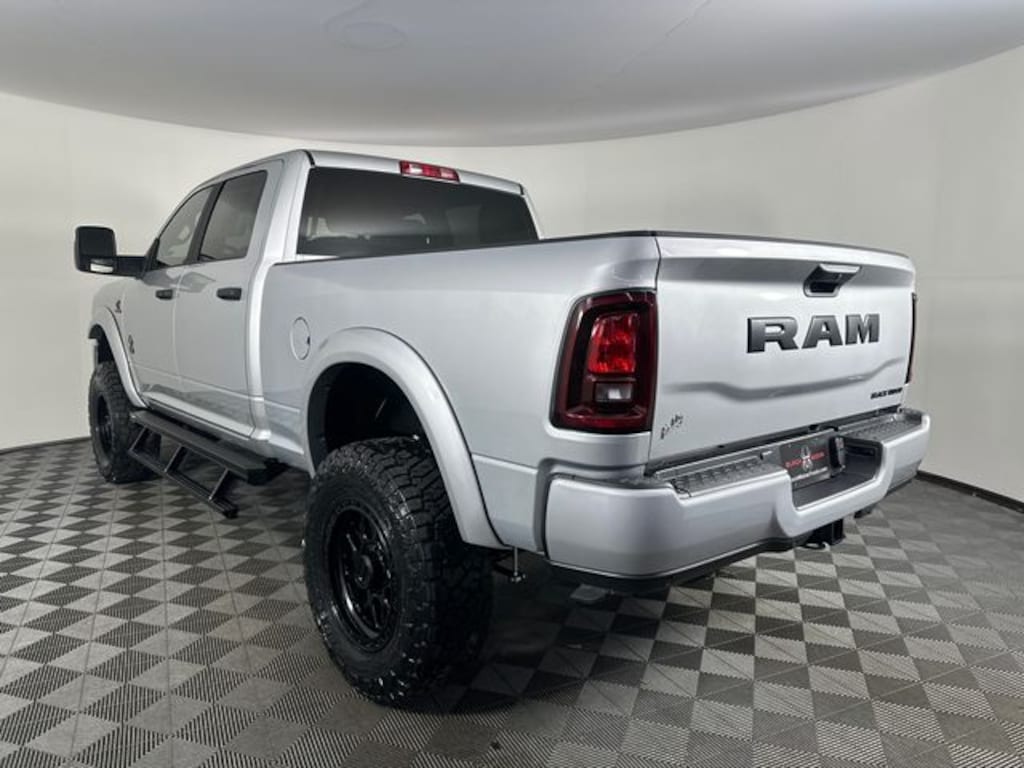 New 2026 Ram 2500 BIG HORN CREW CAB 4X4 6'4 BOX Pickup
