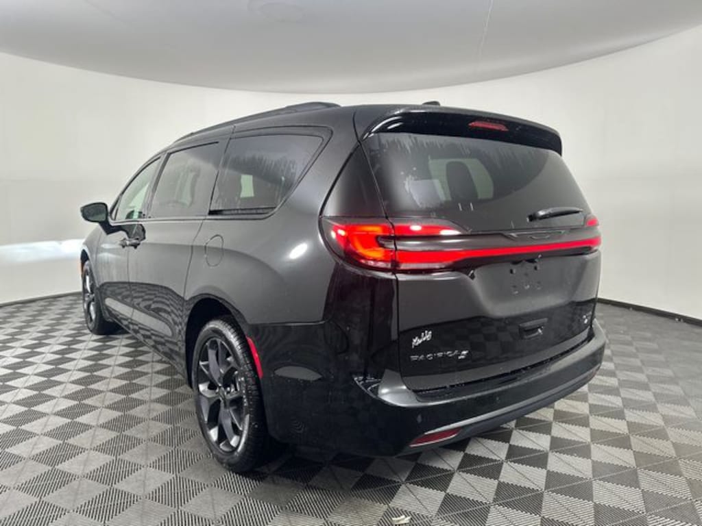 New 2027 Chrysler Pacifica LIMITED AWD Passenger Van