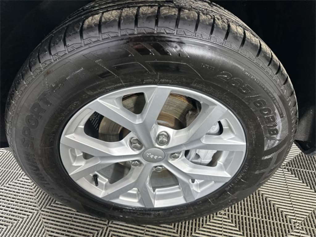 Used 2023 Jeep Grand Cherokee Limited SUV