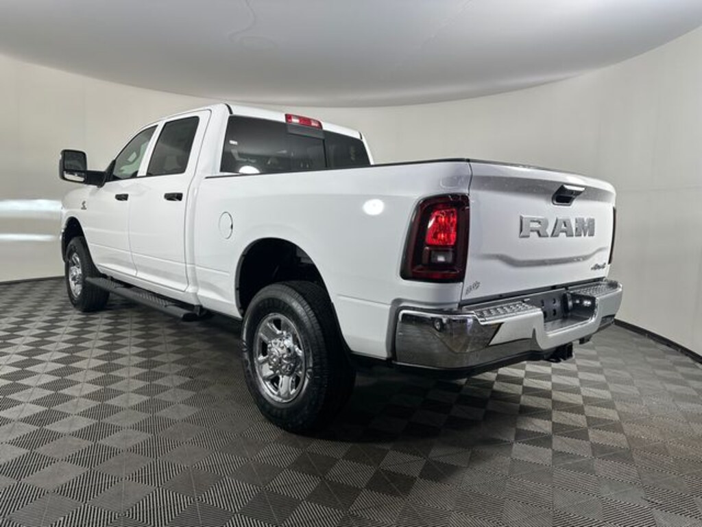 New 2026 Ram 3500 TRADESMAN CREW CAB 4X4 6'4 BOX Pickup
