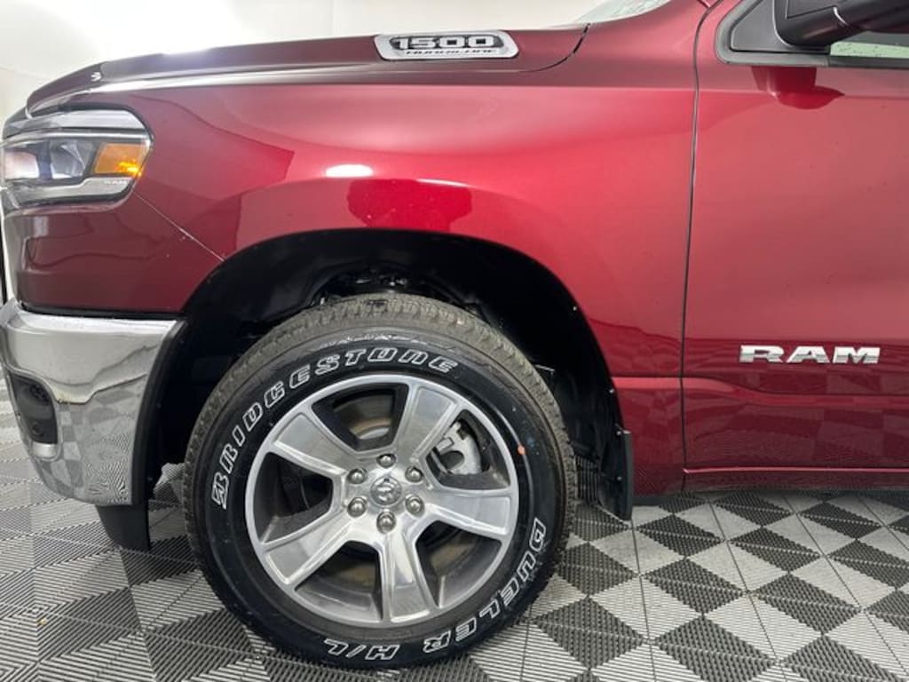 New 2026 Ram 1500 TRADESMAN CREW CAB 4X4 5'7 BOX Pickup