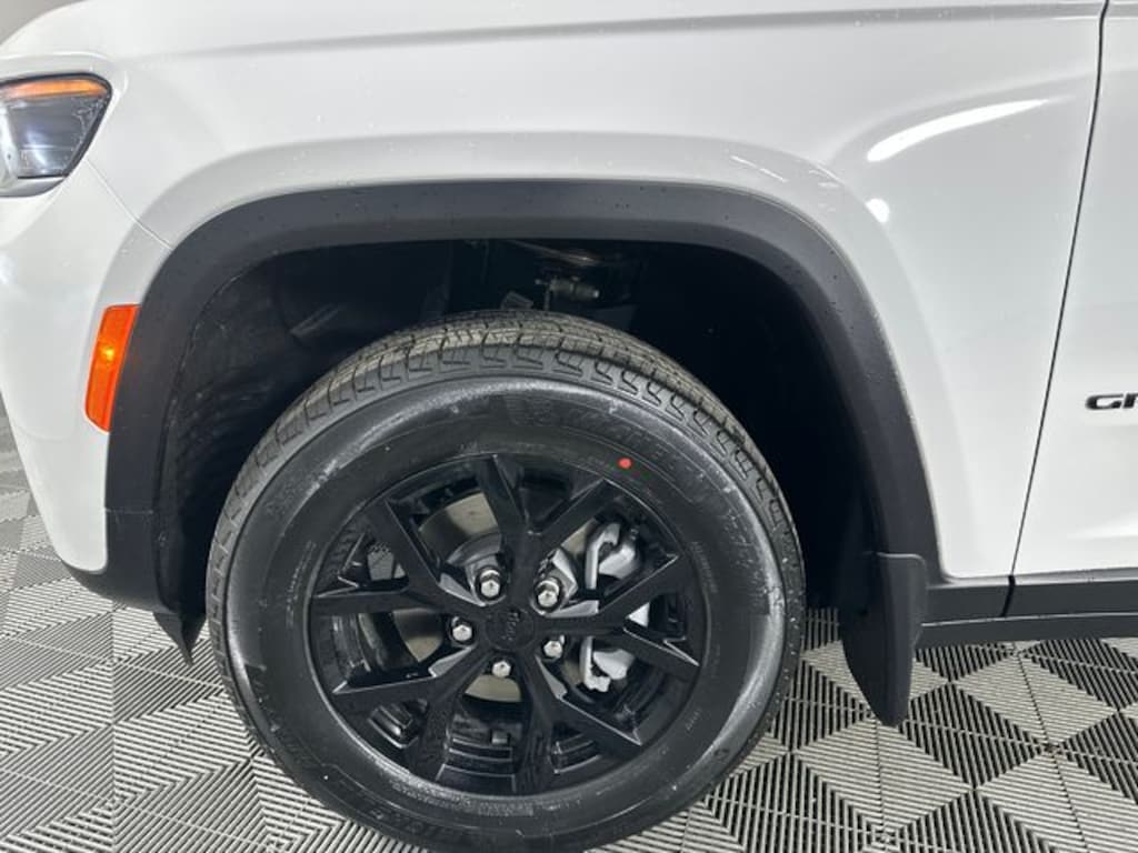 New 2026 Jeep Grand Cherokee LAREDO ALTITUDE 4X4 Sport Utility