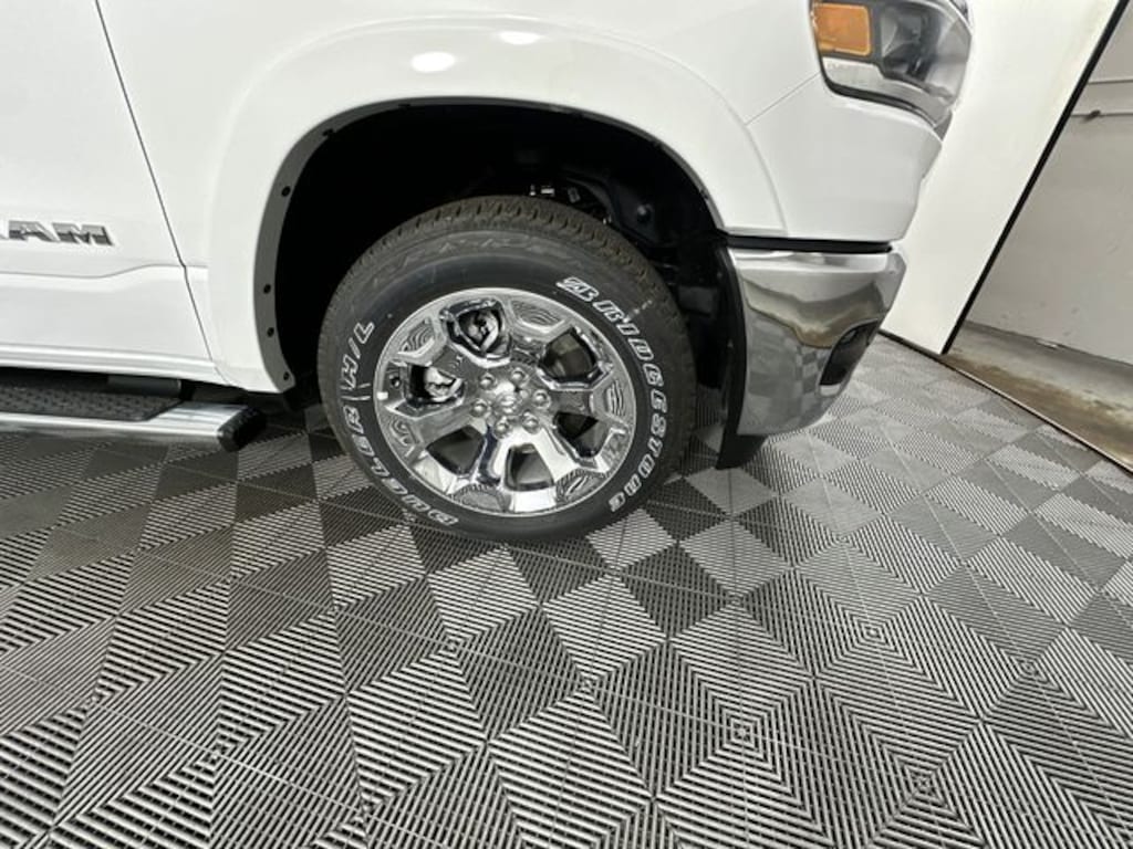 New 2026 Ram 1500 BIG HORN CREW CAB 4X4 5'7 BOX Pickup