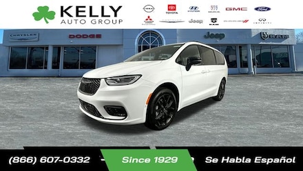 2026 Chrysler Pacifica LIMITED AWD Passenger Van