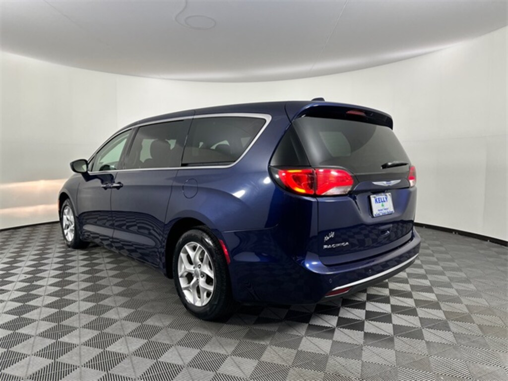 Used 2020 Chrysler Pacifica Touring Minivan/Van
