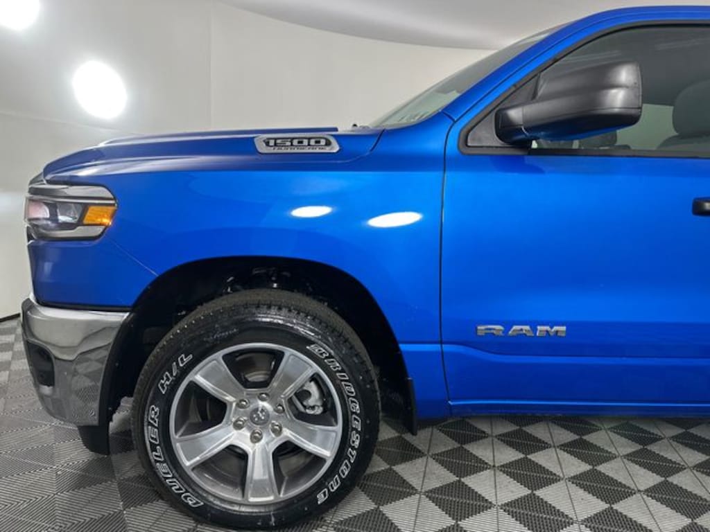 New 2026 Ram 1500 TRADESMAN CREW CAB 4X4 5'7 BOX Pickup
