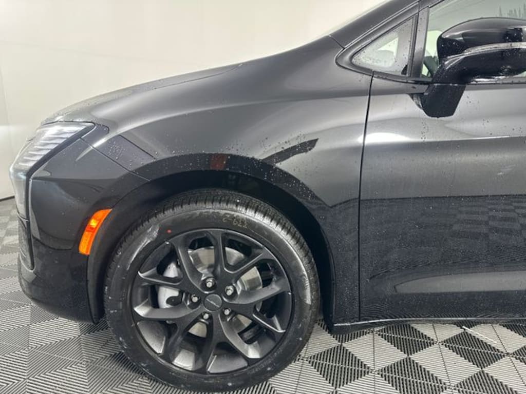New 2027 Chrysler Pacifica LIMITED AWD Passenger Van