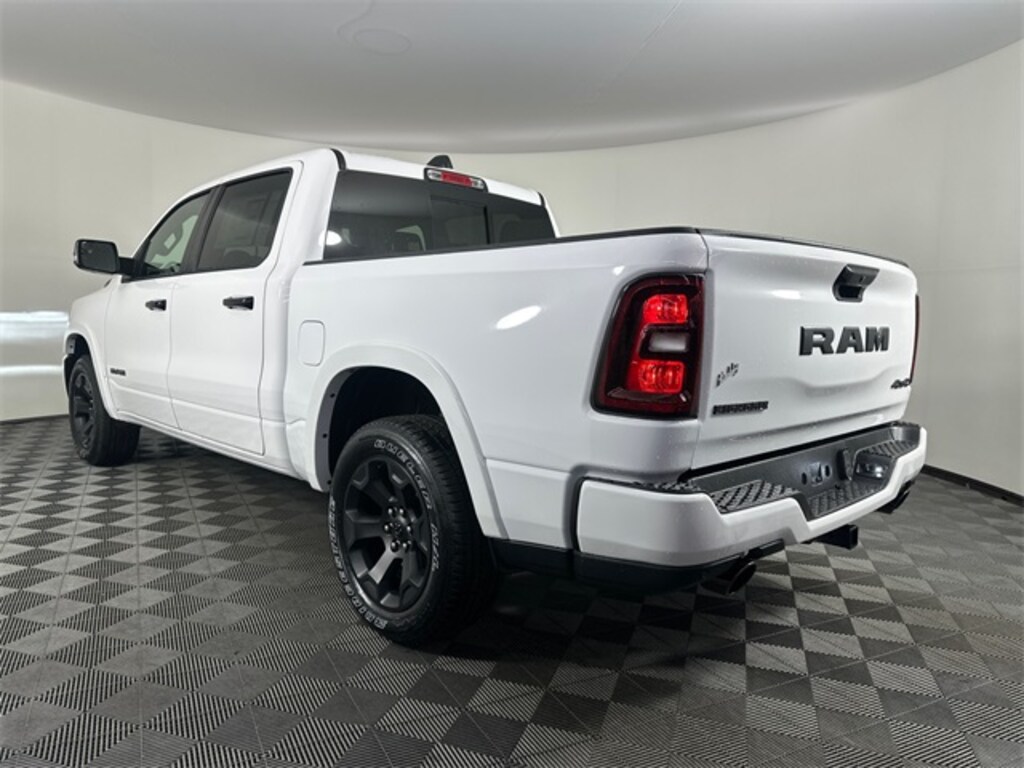 New 2026 Ram 1500 BIG HORN CREW CAB 4X4 5'7 BOX Pickup