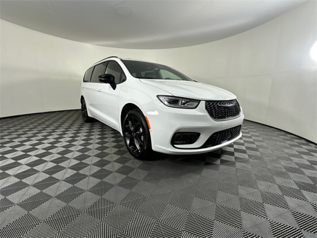 New 2026 Chrysler Pacifica LIMITED AWD Passenger Van