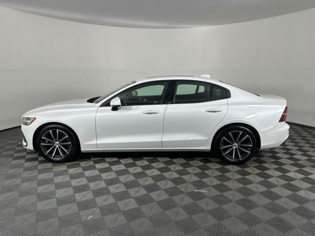 Used 2021 Volvo S60 T6 Momentum Sedan
