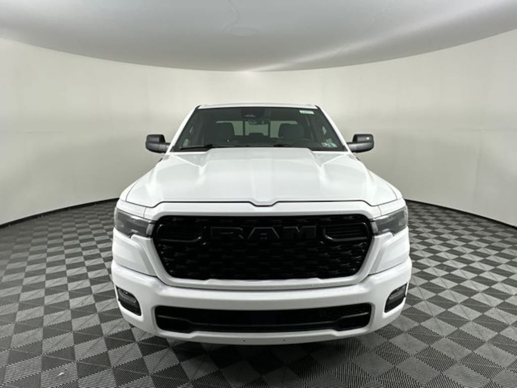 New 2026 Ram 1500 EXPRESS CREW CAB 4X4 5'7 BOX Pickup