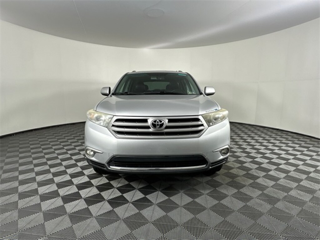 Used 2011 Toyota Highlander SE SUV