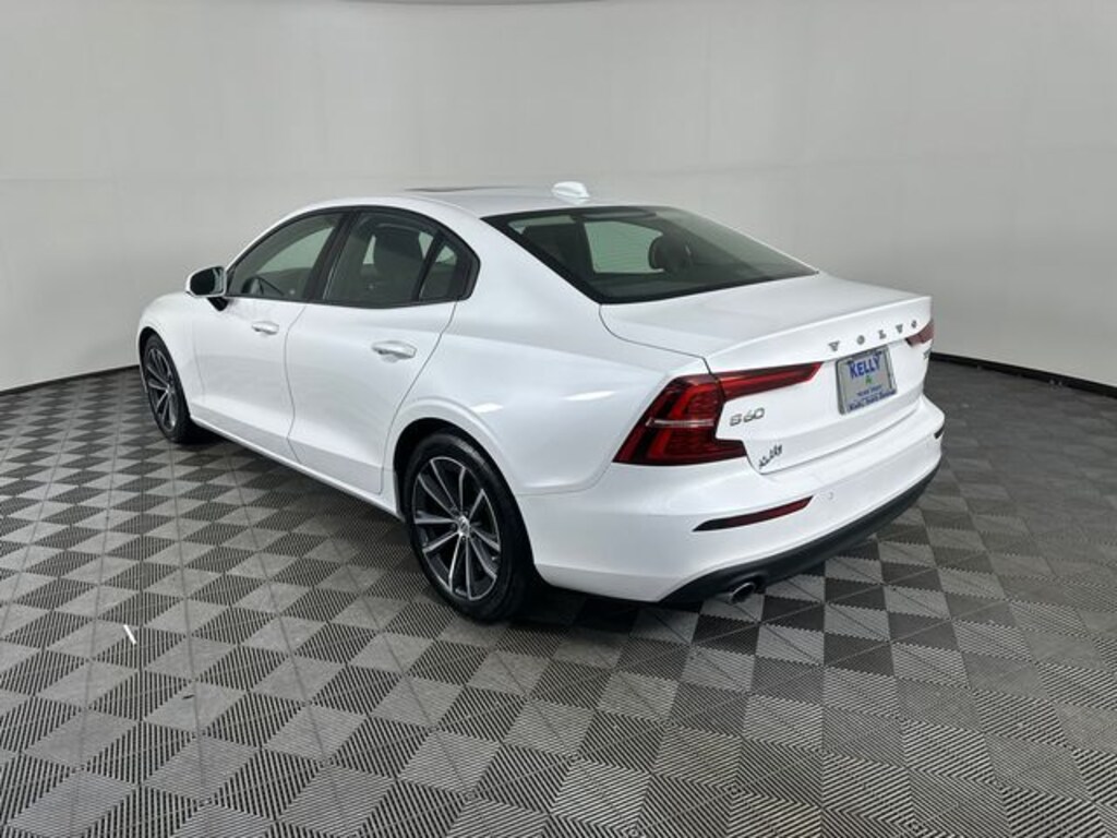 Used 2021 Volvo S60 T6 Momentum Sedan
