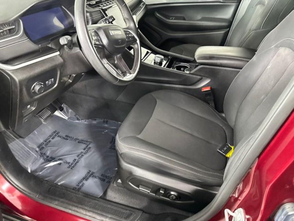 Used 2023 Jeep Grand Cherokee Laredo SUV