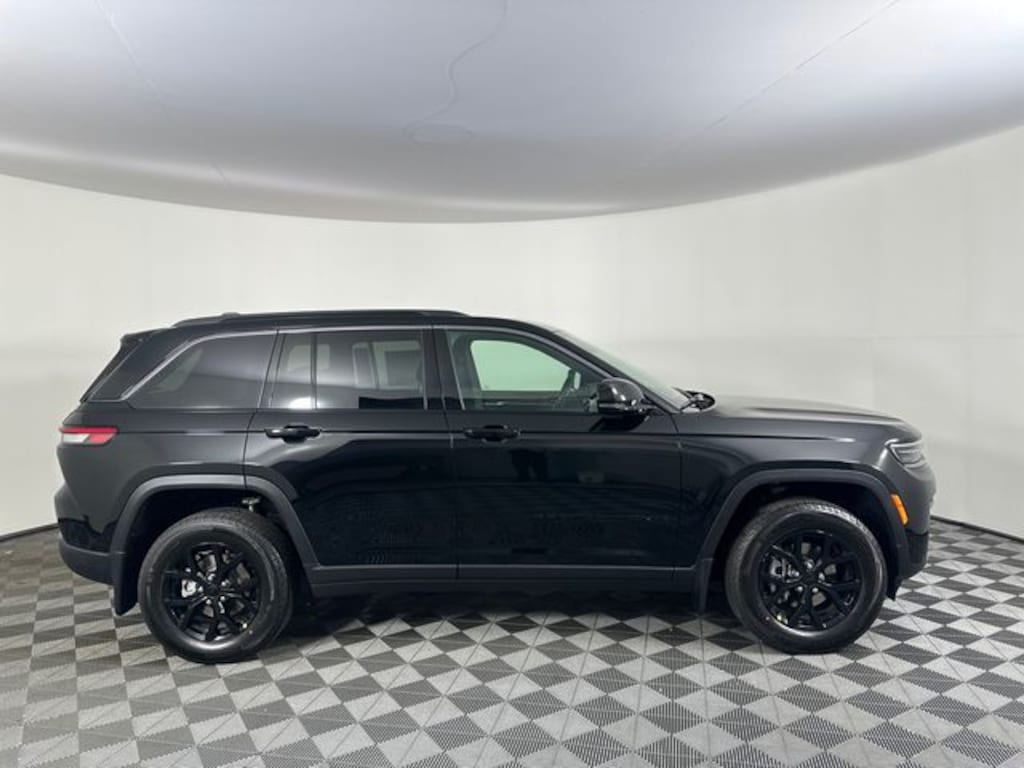New 2026 Jeep Grand Cherokee LAREDO ALTITUDE 4X4 Sport Utility