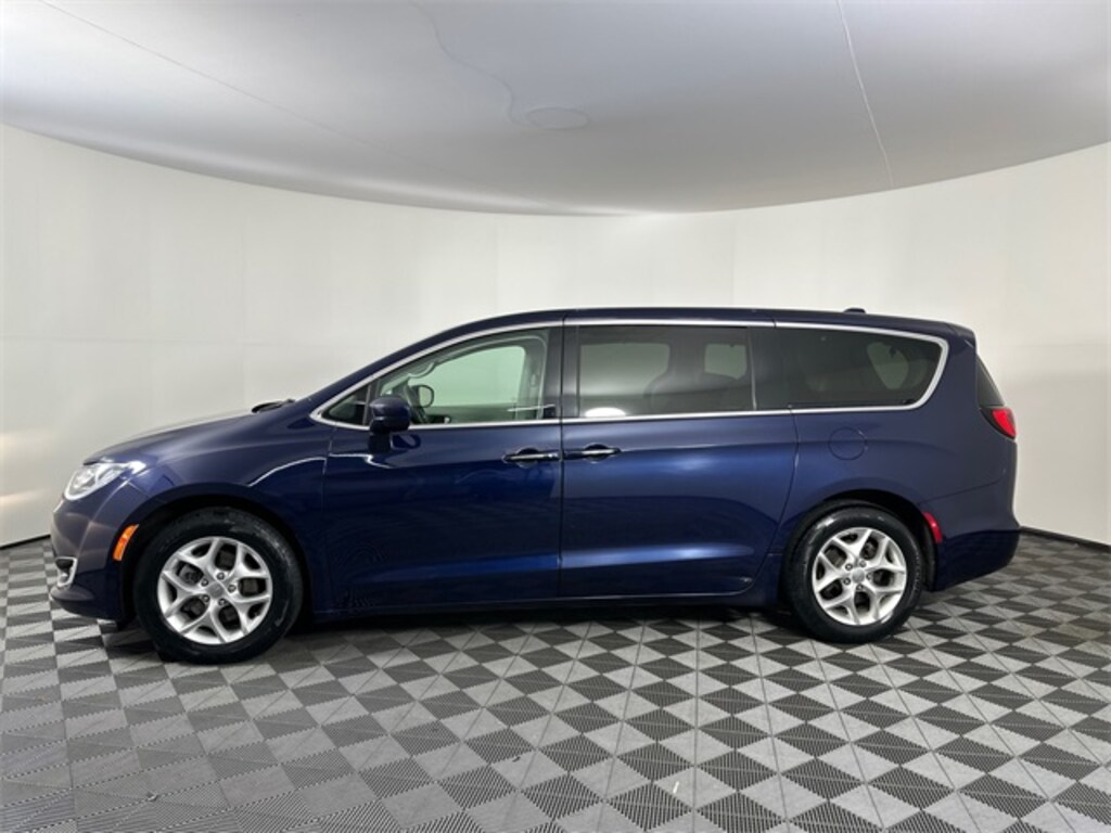 Used 2020 Chrysler Pacifica Touring Minivan/Van