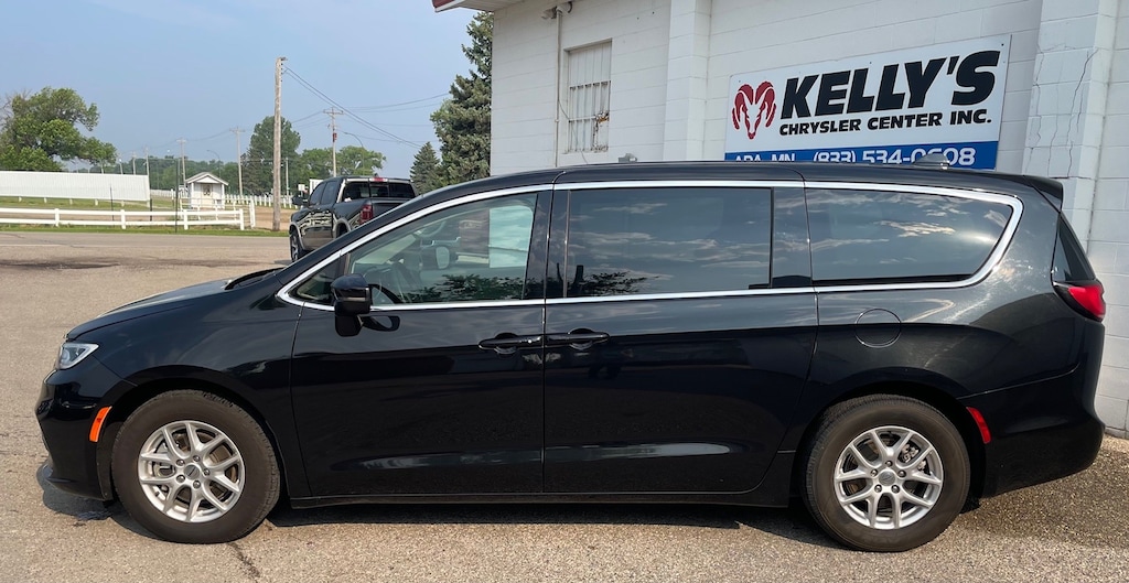 Used 2023 Chrysler Pacifica Touring L Van Passenger Van
