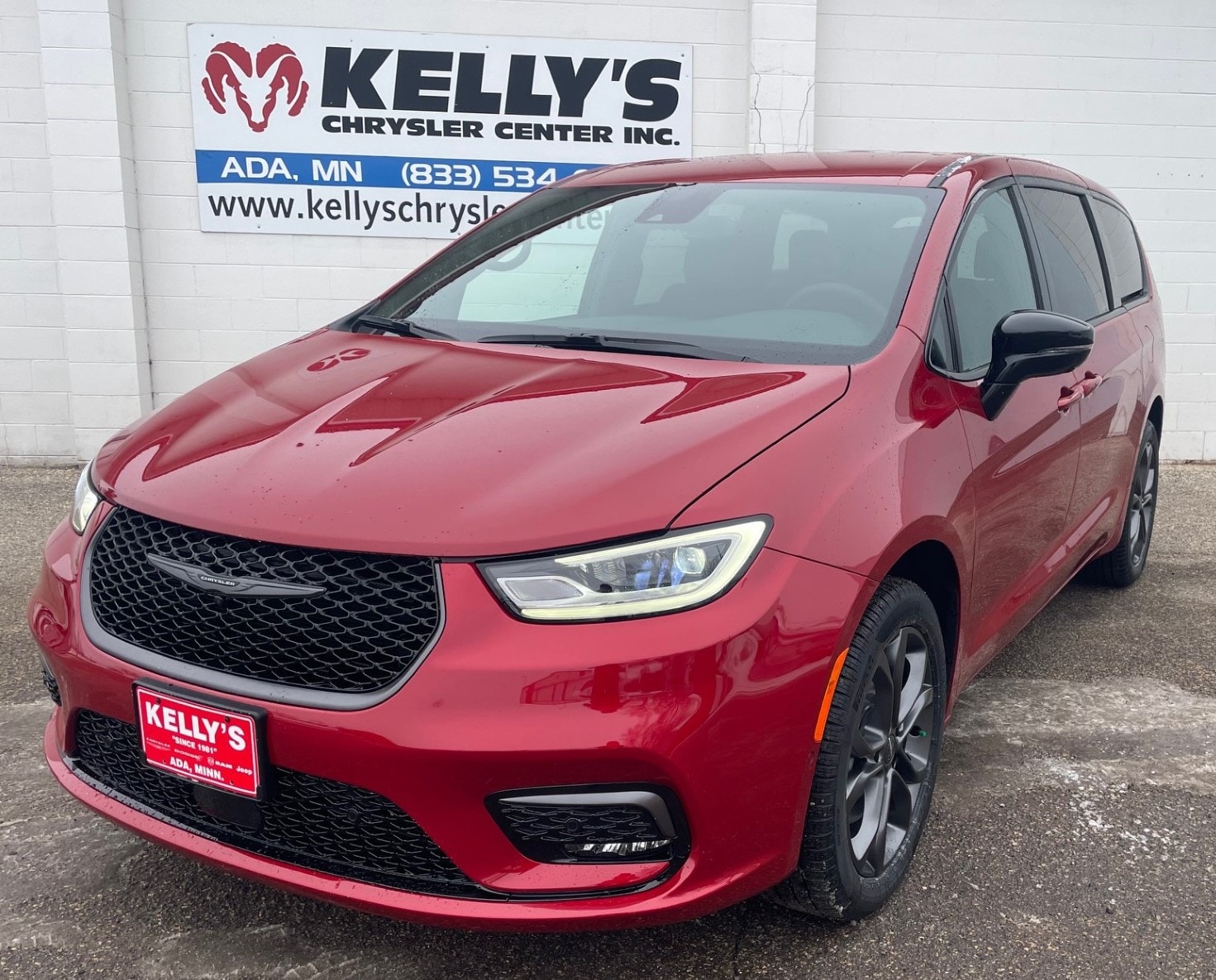 2026 Chrysler Pacifica Select's photo