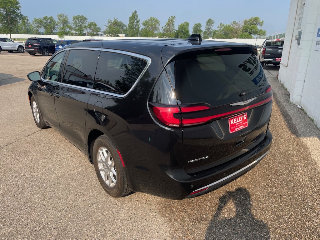 Used 2023 Chrysler Pacifica Touring L Van Passenger Van