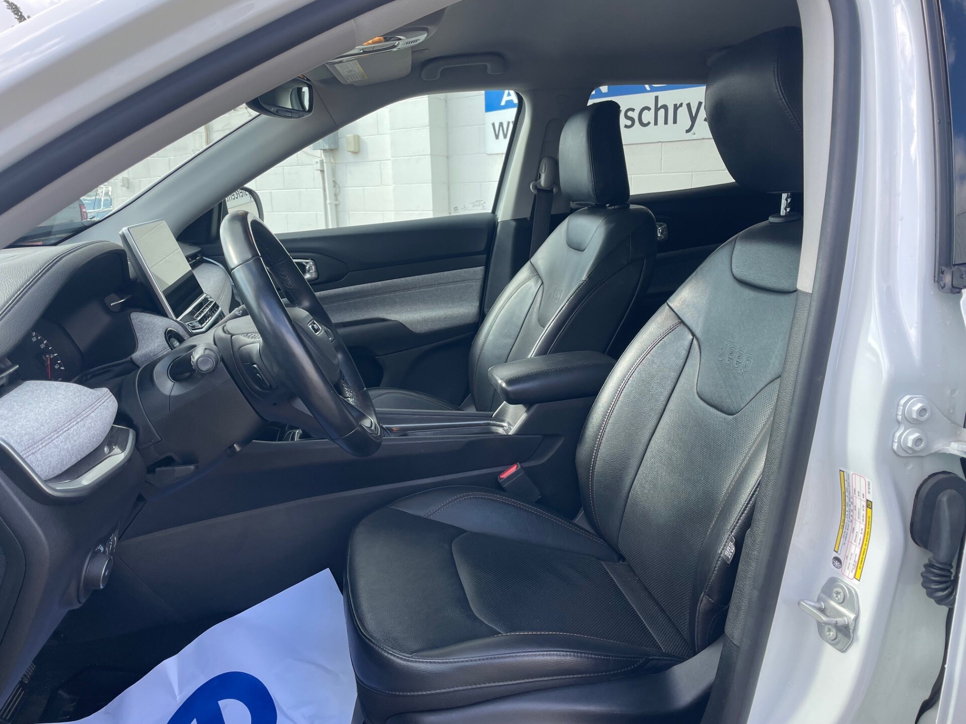 2022 Jeep Compass Latitude Lux photo 4