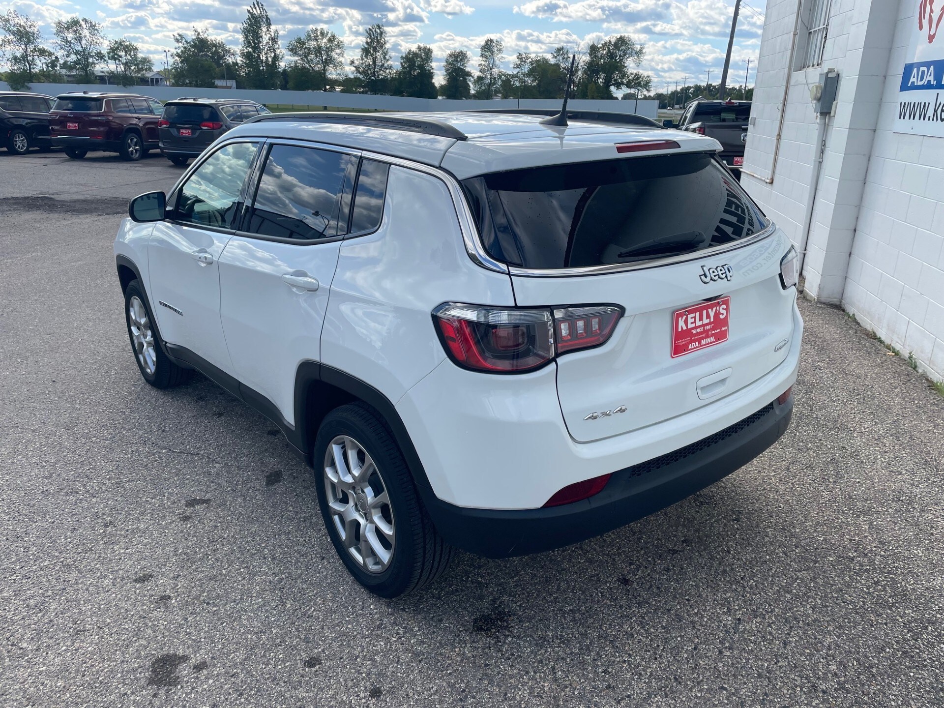 2022 Jeep Compass Latitude Lux photo 3