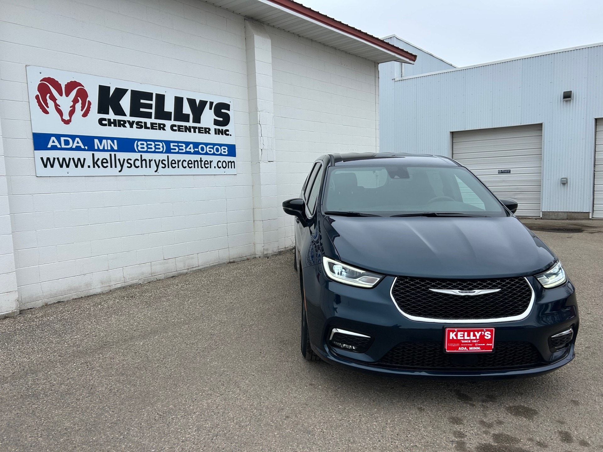 Used 2025 Chrysler Pacifica Select with VIN 2C4RC1BG1SR509649 for sale in Ada, Minnesota