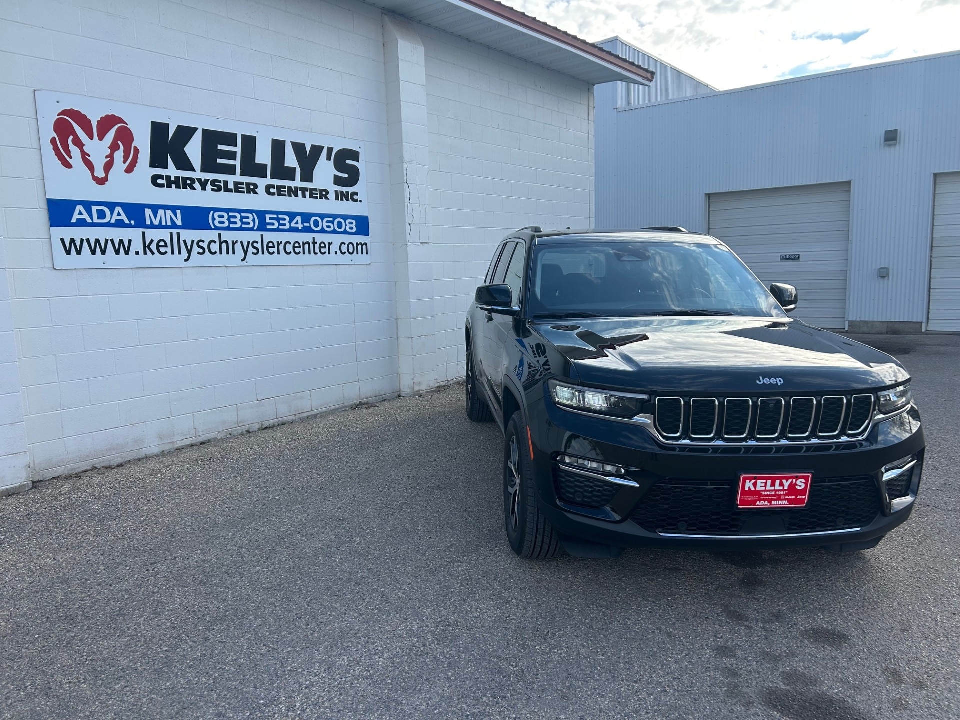 Used 2023 Jeep Grand Cherokee Limited with VIN 1C4RJHBG8PC555221 for sale in Ada, Minnesota