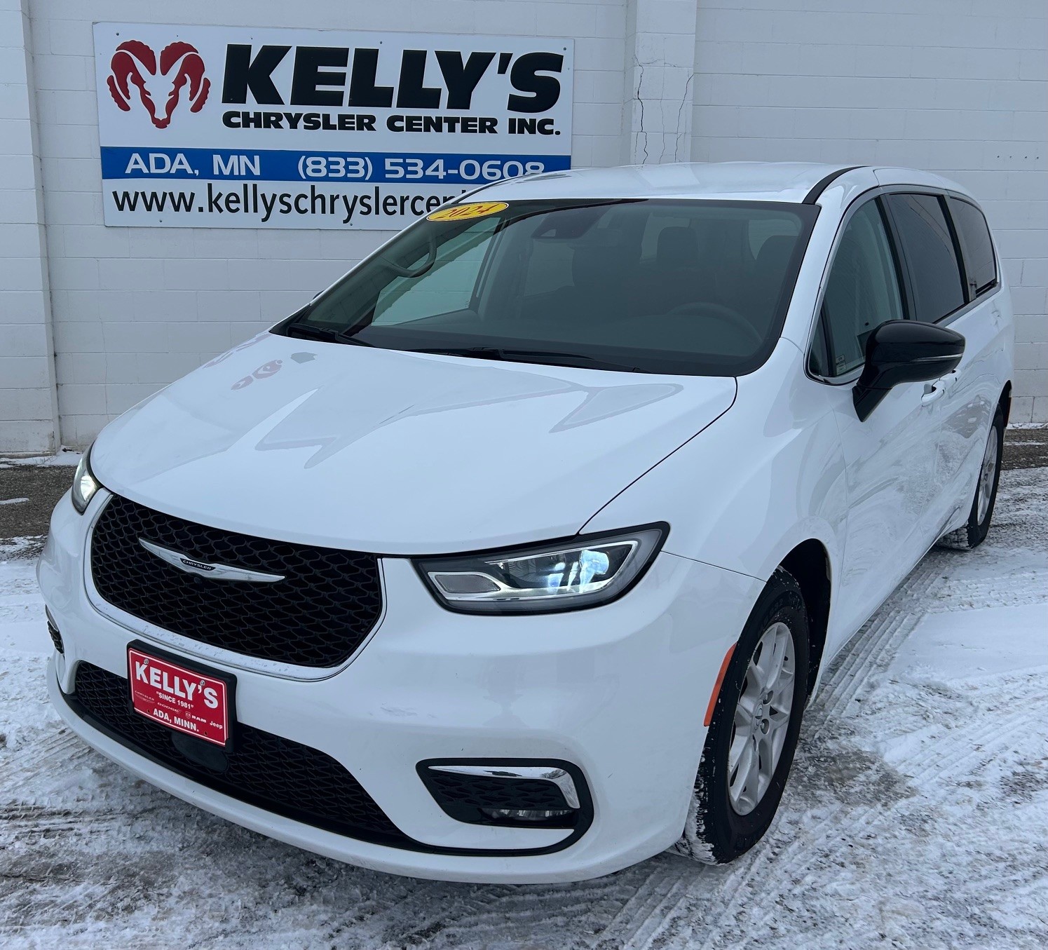 2024 Chrysler Pacifica Touring L's photo