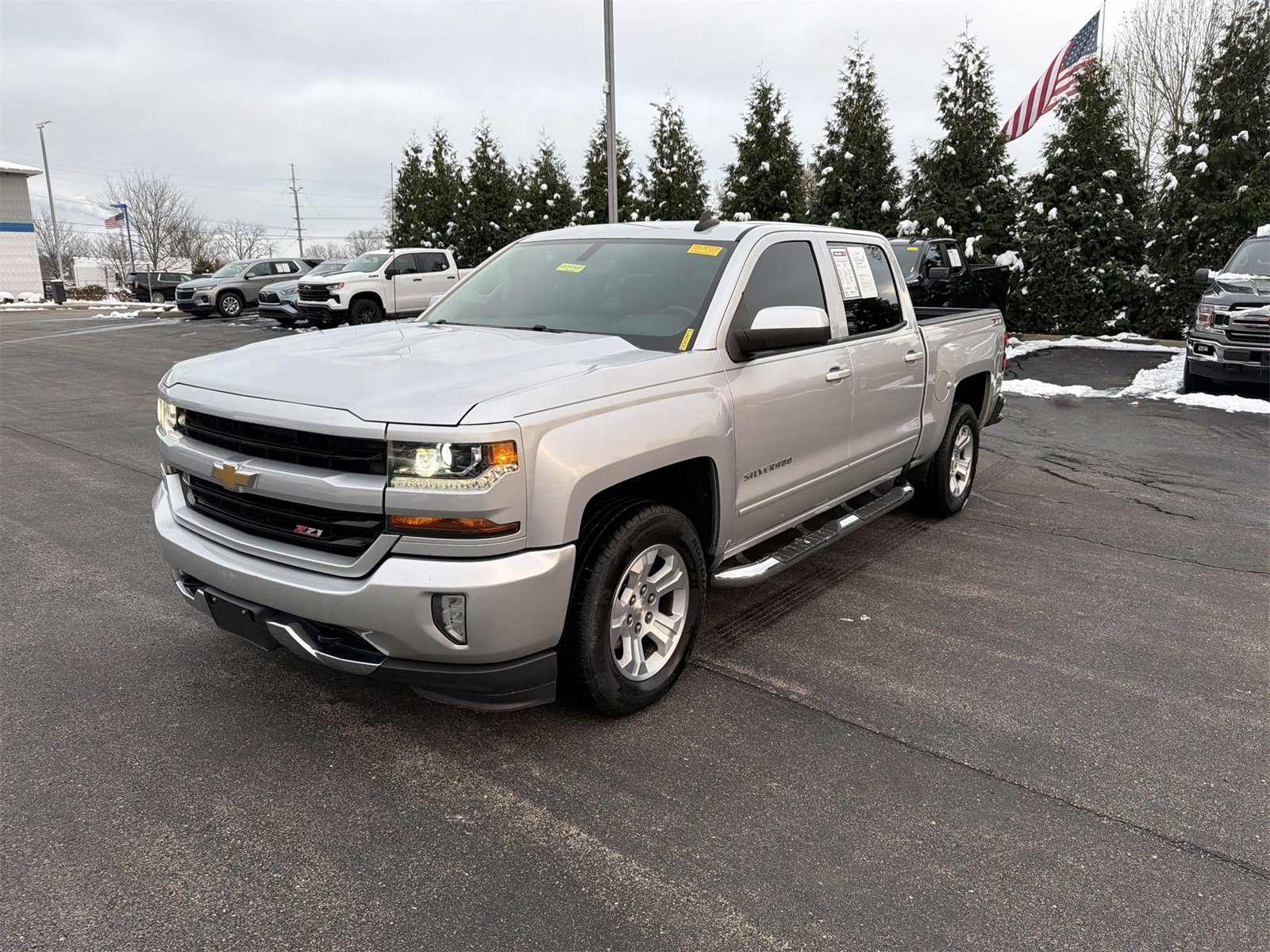 2018 Chevrolet Silverado 1500 LT photo 4