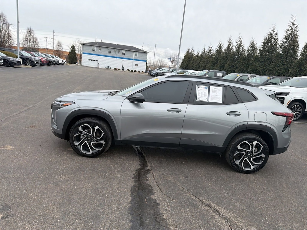Used 2025 Chevrolet Trax 2RS SUV