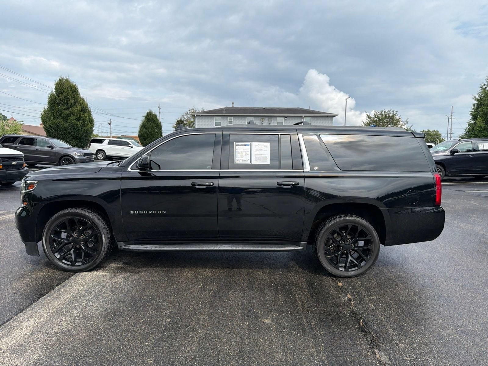 Used 2017 Chevrolet Suburban LT with VIN 1GNSKHKC9HR191229 for sale in Greendale, IN