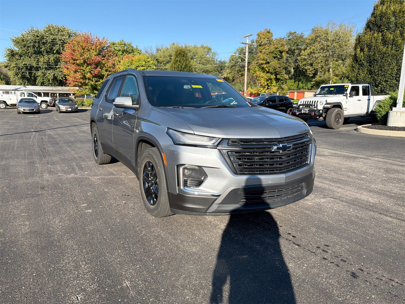 2023 Chevrolet Traverse Cloth photo 2