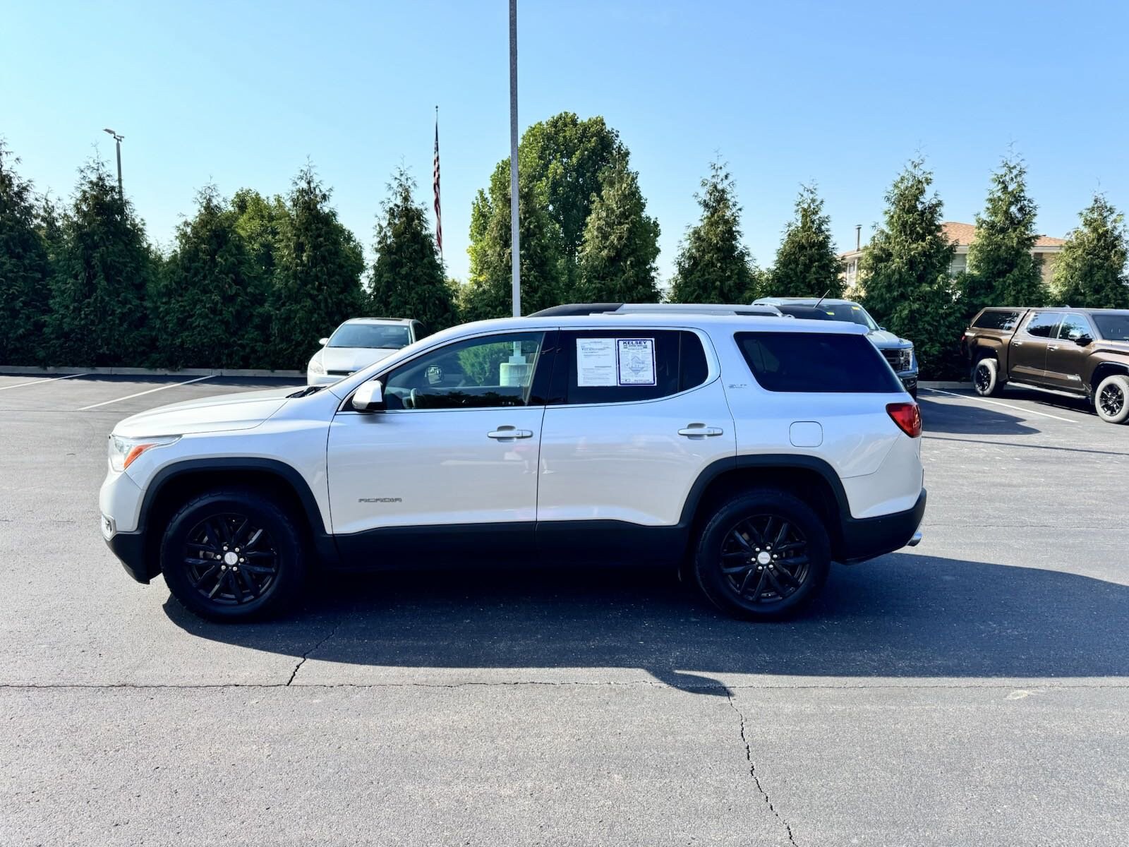 Used 2019 GMC Acadia SLT-1 with VIN 1GKKNULS0KZ187547 for sale in Greendale, IN