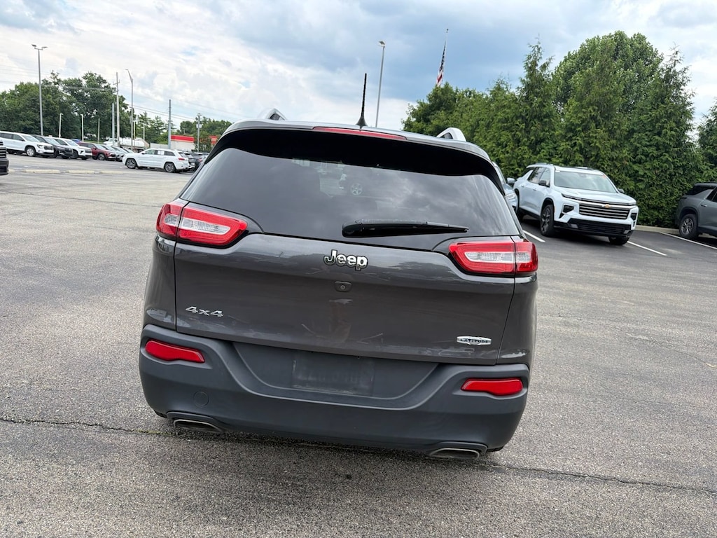 Used 2017 Jeep Cherokee Latitude SUV