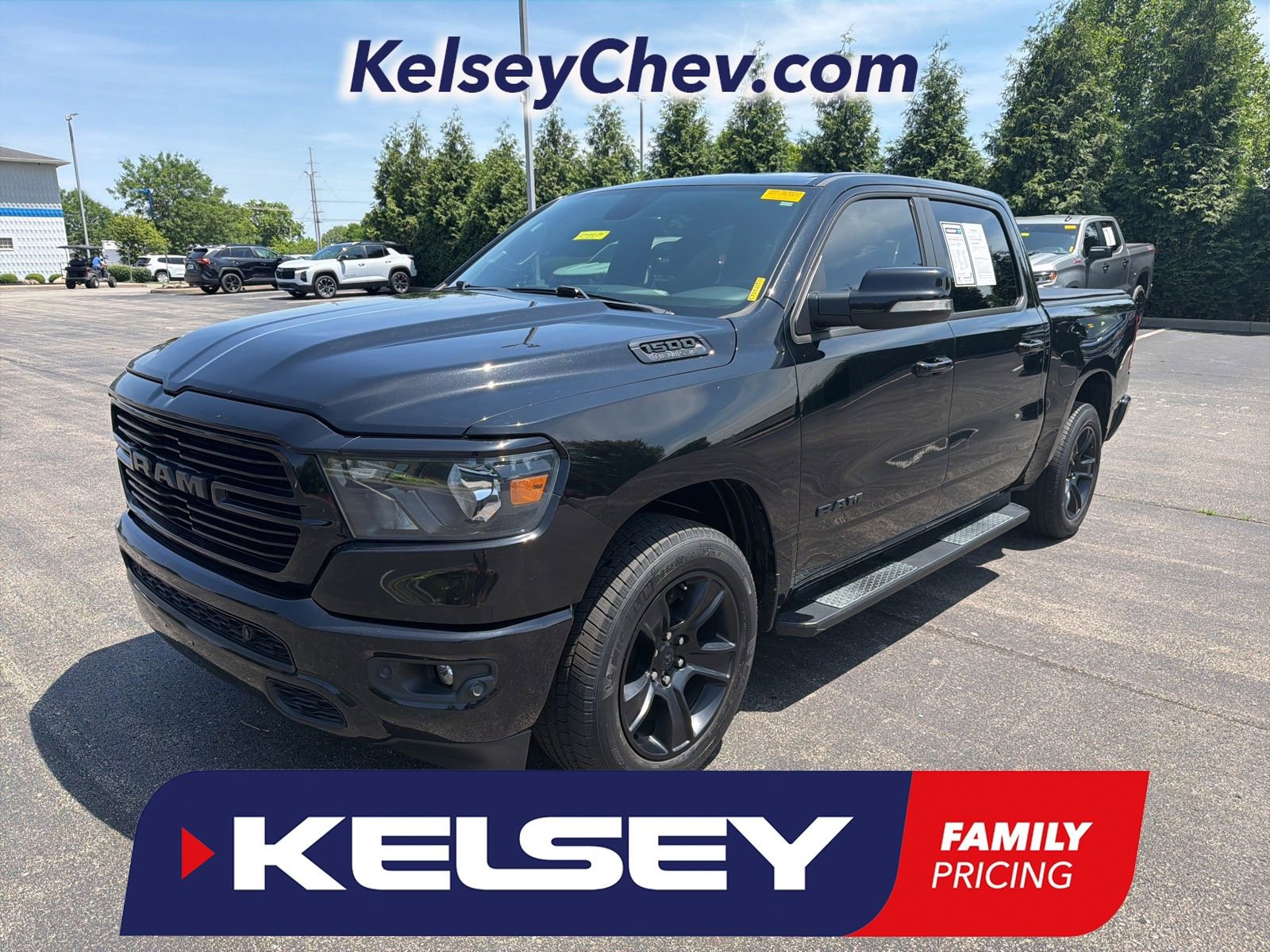 2020 RAM 1500 Big Horn/Lone Star 4x4 Crew Cab 5'7's photo